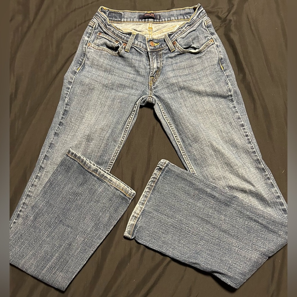 Levi curvy cut size 7 long